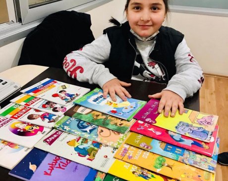 Nisanur'umuz okuduğu kitapları okulumuza getirerek arkadaşları ile paylaştı.
